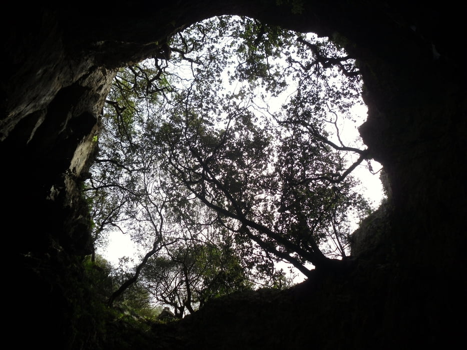 Jami na sridi(Höhle)-Drakovac-Vela straza 154m