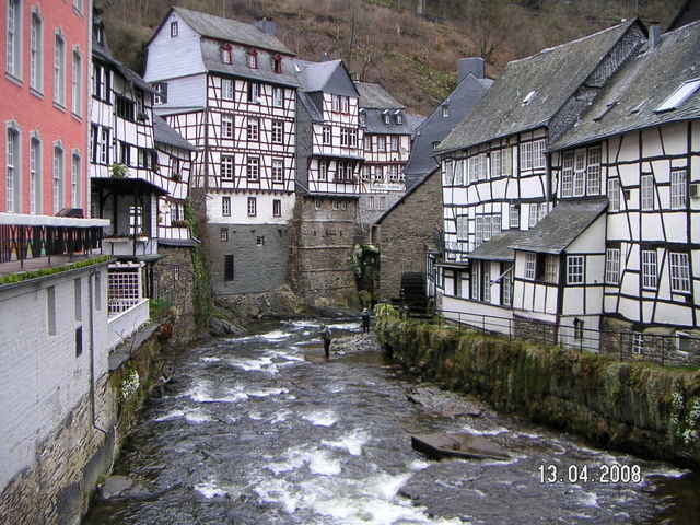 Rundwanderung Perlenbacher Mühle, Monschau, Röhren, Höfen und zurück zur Mühle.