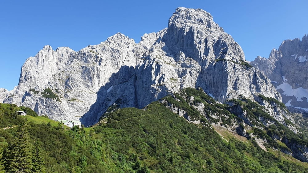 Zur Pyramidenspitze und Stripsenjochhaus