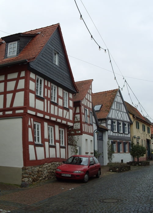 Die Wiesbadener 8 - Villen und Hochheims malerische Altstadt