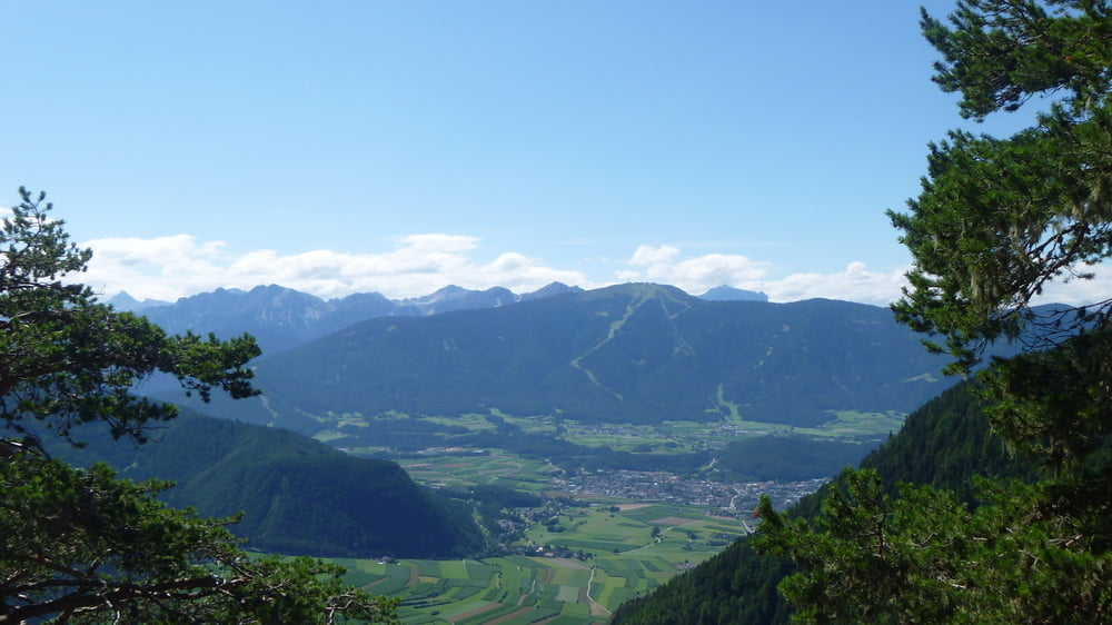 Tirol: Aufstieg zur Wechselebene bei Schloss Neuhaus