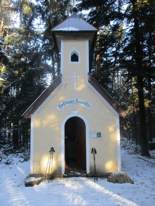 Schiefeck und Hofingerkapelle Runde in Roßbach