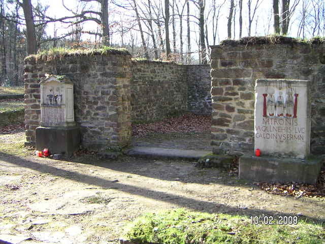 Zum Heidentempel und zum Astropeiler