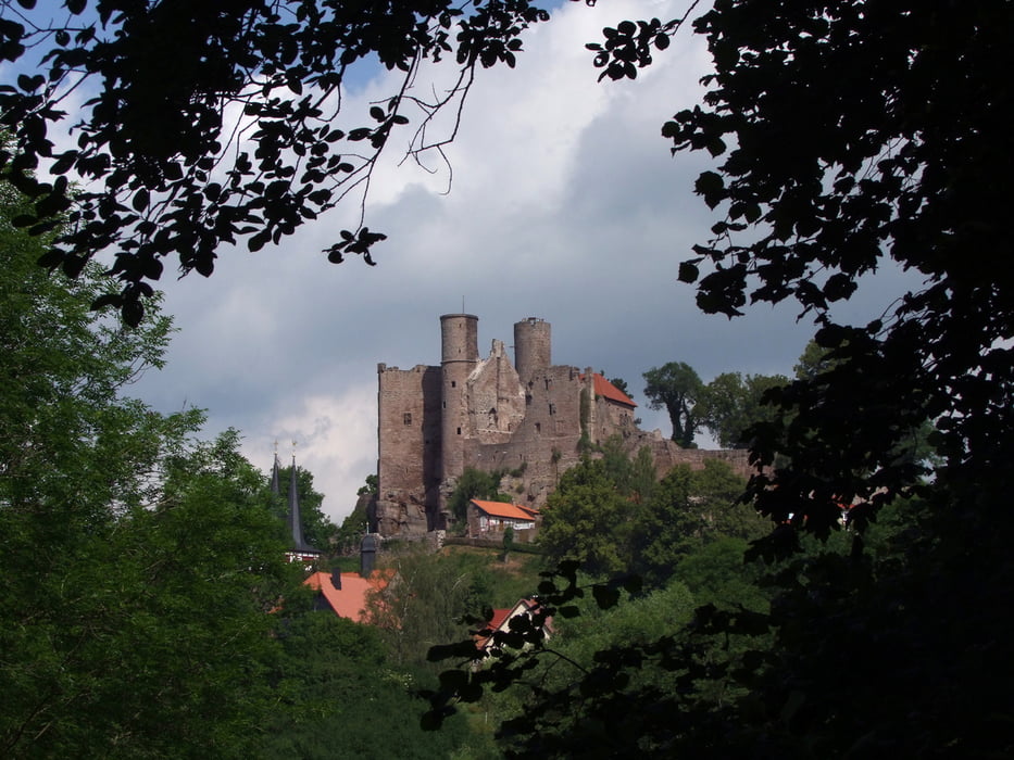 Weiter Blick ins Dreiländereck – Burg Hanstein und Teufelskanzel