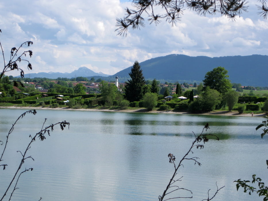 Von Wolfratshausen zwischen Isar und Loisach zum Bibisee
