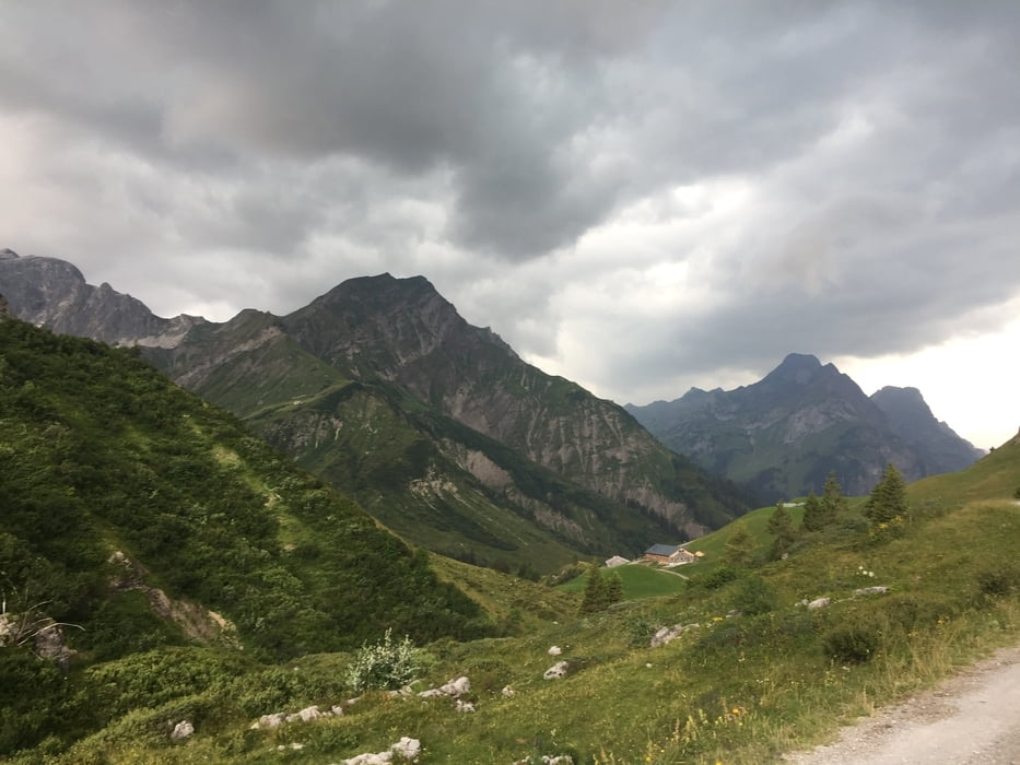 Hochtannberg - Körbersee - Lech - Flexenpass - Bludenz