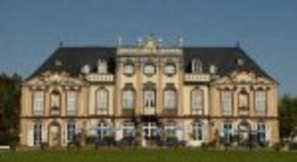 Zum Schloss Molsdorf