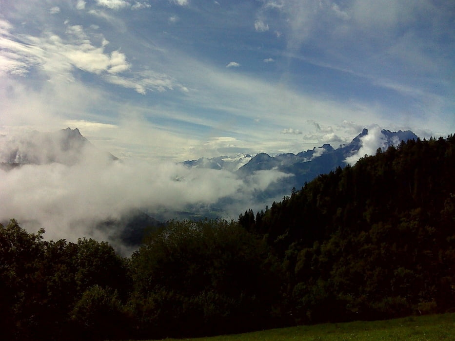 Von Leysin nach Aigle auf historischen Pfaden