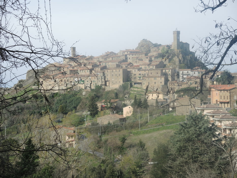 19_Sassoforte, die gewaltige Burgruine 