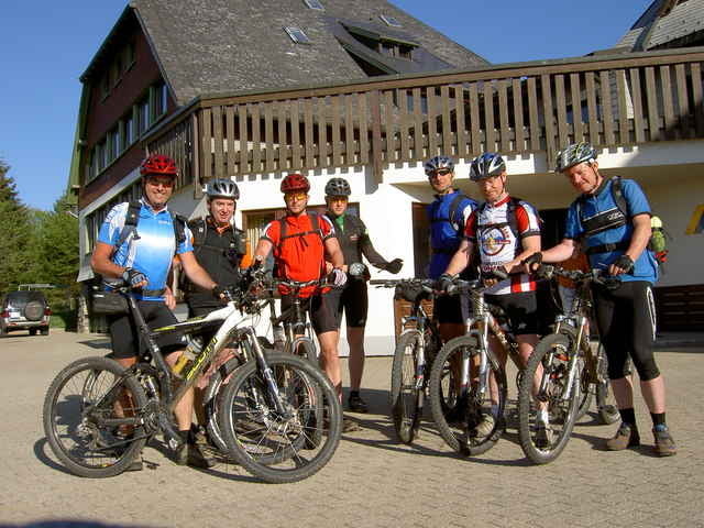 Von Pforzheim nach Weil am Rhein auf dem Ost-Mittel-Westweg über Feldberg und Belchen