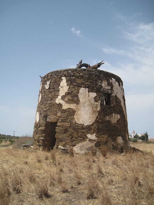 Azinhal; Einsame Wanderung mit Windmühlenruine