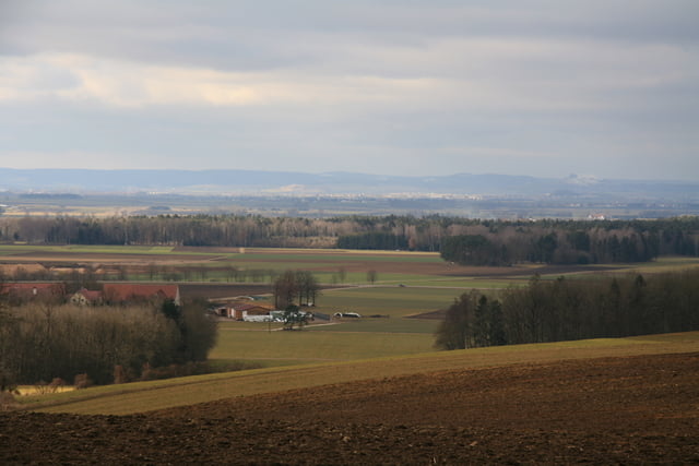 Blick in das Ries und zum Berg Ipf