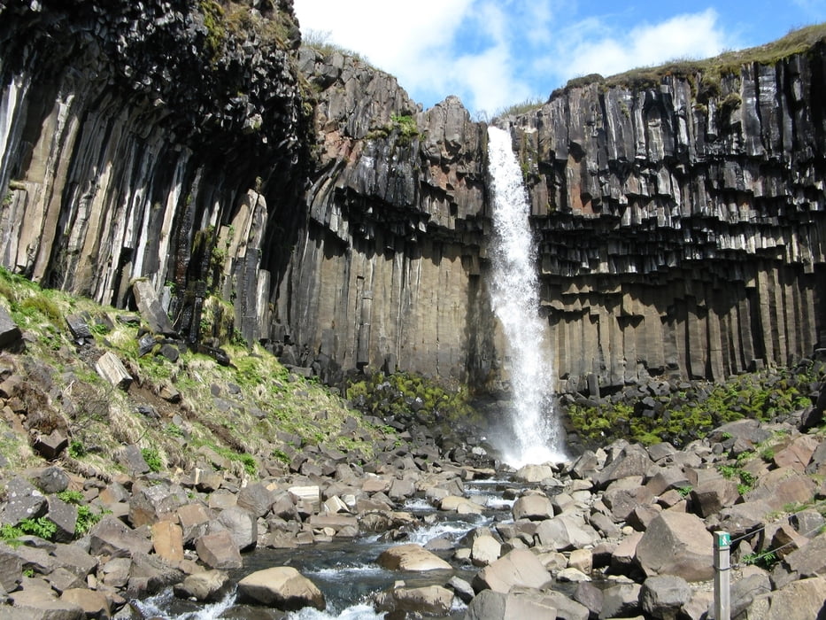 Rundwanderung zum Svarti-Wasserfall im Skaftafell-Nationalpark