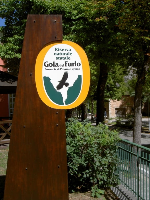 Gola del Furlo über Tufo di Urbino
