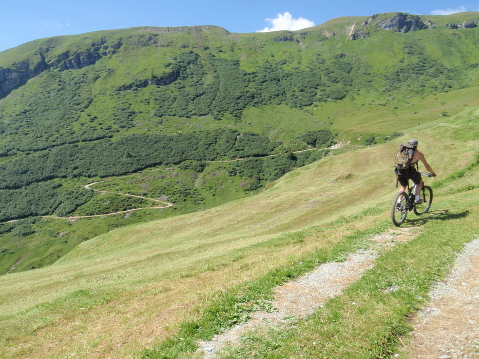 Alp.CURTGINATSCH  m. 2272  passando dal  Passo TGUMA m. 2336 