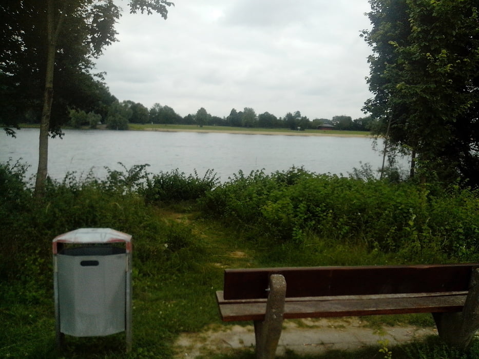 Ruhebank am See