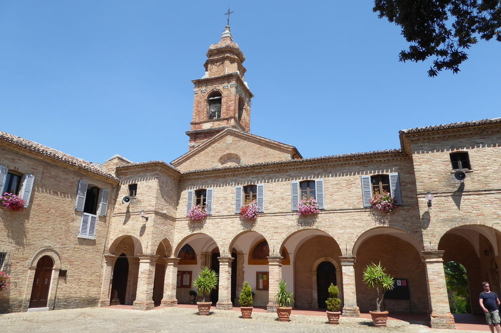 Von der Wallfahrtskirche del Beato Sante bei Mombaroccio nach Cartoceto