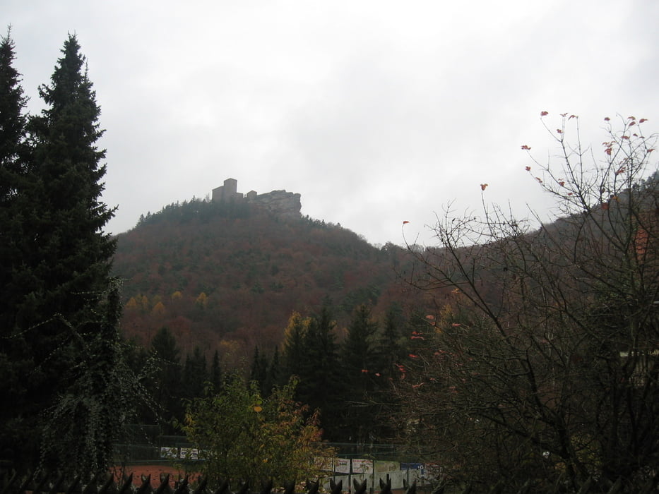 Trifels von unten