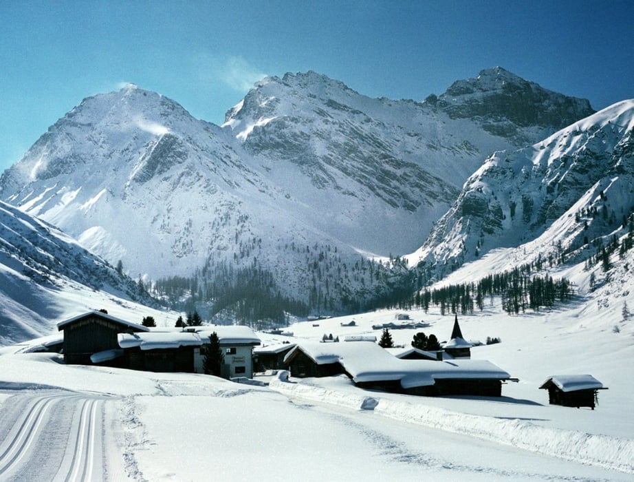 6 горнолыжных курортов. Курорт Давос Швейцария. Клостерс – знаменитый горнолыжный курорт Швейцарии. Давос горнолыжный курорт. Санаторий Берггоф Давос.